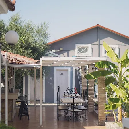 Mirsini & Apartmanhotel Laganász