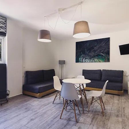 Apartmanhotel Mirsini & Laganász