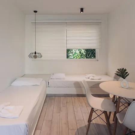 Mirsini & Apartmanhotel Laganász