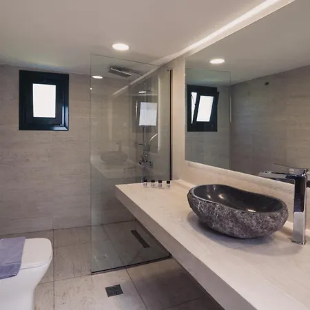 Mirsini & Apartmanhotel 3*