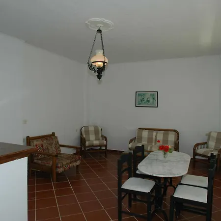 Mirsini & Apartmanhotel 3*