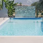 Mirsini & شقة فندقية