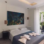 Mirsini & 3* لاغاناس