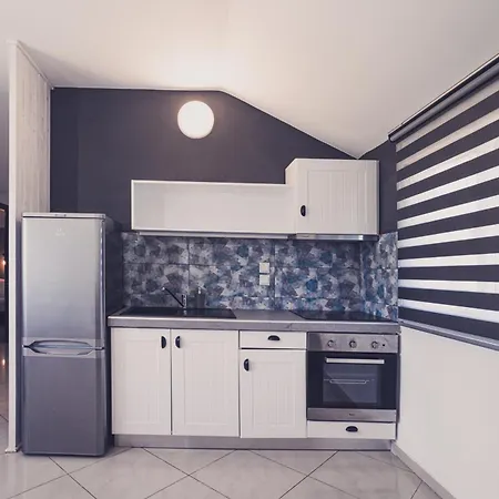Aparthotel Mirsini &
