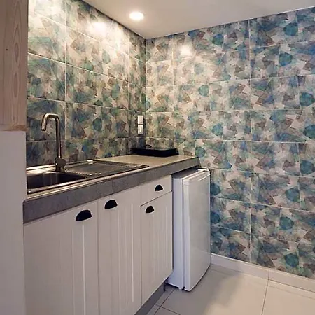 Mirsini Studios & Apartments