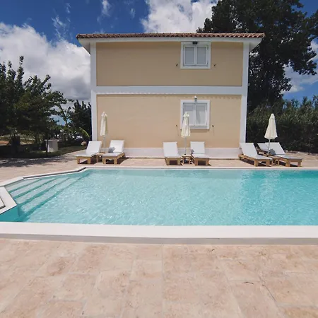 Mirsini & Apartahotel 3*