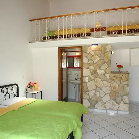 Mirsini Studios & Apartments 2*