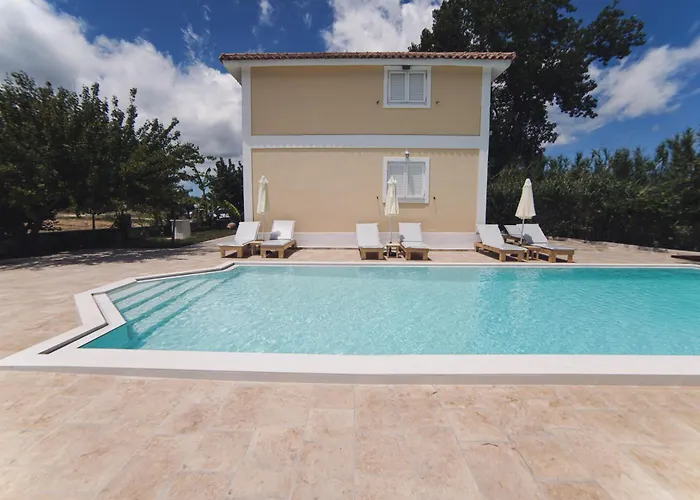 Mirsini & 公寓式酒店 3*