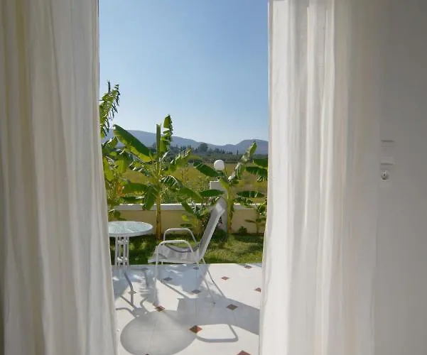 Mirsini & 3* 拉加纳斯